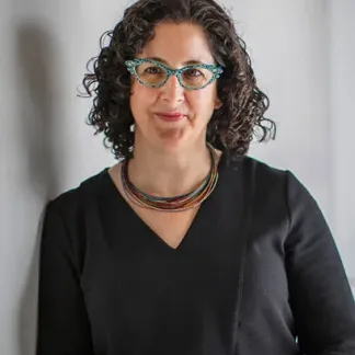 julia lynch headshot